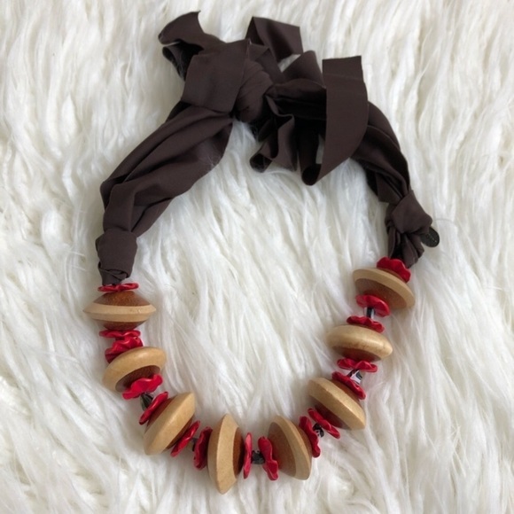 Yamila Guédez Brown Wooden Red Bead Tie Fabric Statement Necklace NWOT - Picture 4 of 9